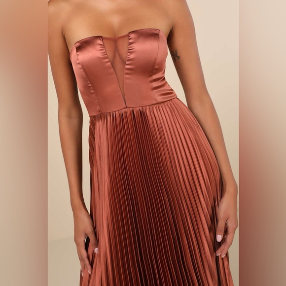 NWT | Lulus | Perfected Elegance Mauve Satin Pleated Strapless Maxi Dress | Sz M - Picture 3 of 10